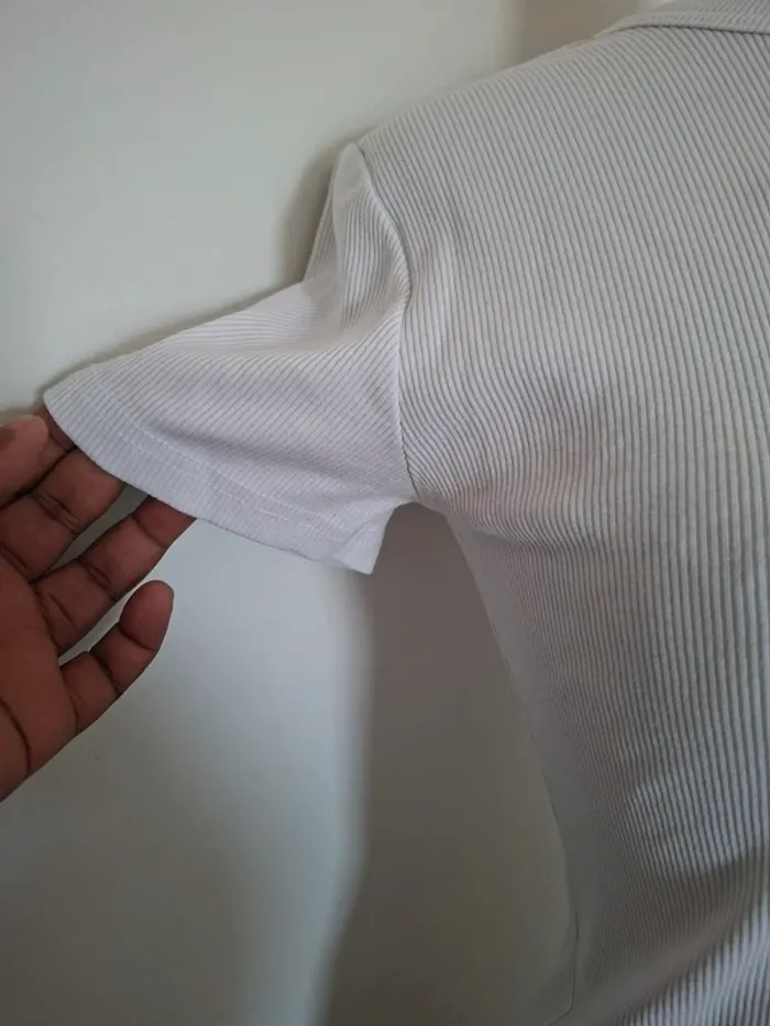 T-Shirt lanc côtelé manches courtes - Taille S - Stretch - en très bon état - photo numéro 3