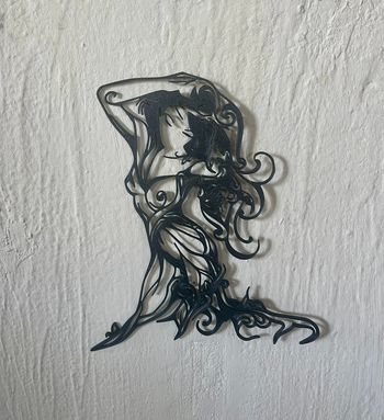 Art Mural Femme au Vent