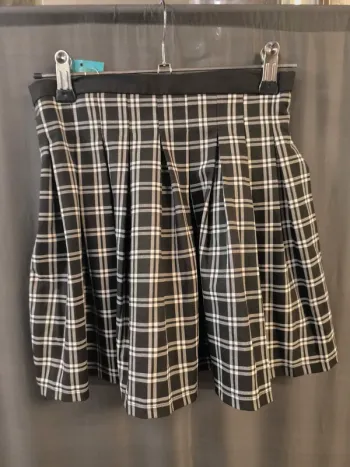 304220 jupe noir a carreaux fille XXS jennyfer