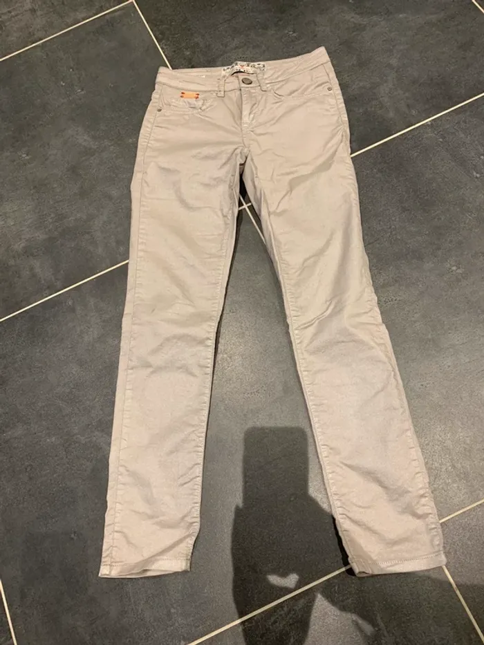 Pantalon beige brillant