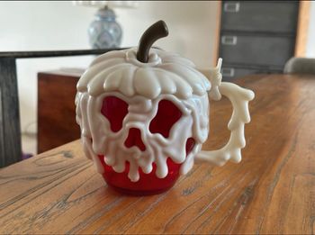 1er Disney Saut à pop-corn DisneyLand Paris Halloween blanche neige pomme empoisonné