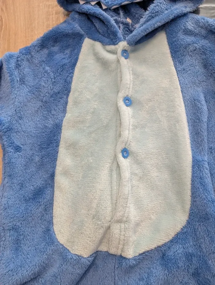 Superbe combinaison stitch avec boutons et tirette a l'arrière taille 100cm - photo numéro 2