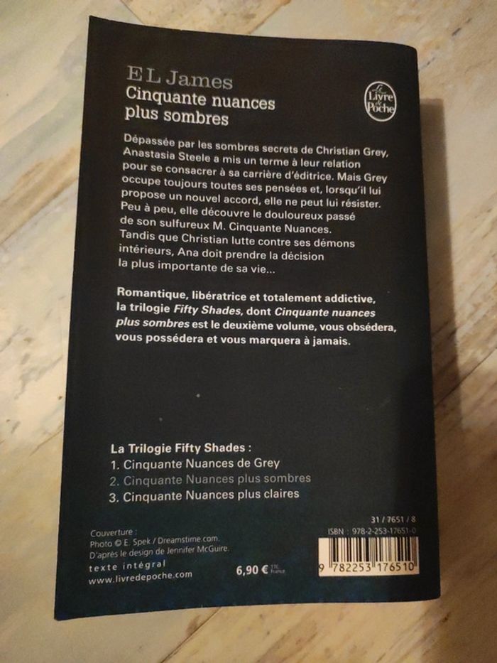 Livre cinquante nuances plus sombres - photo numéro 3