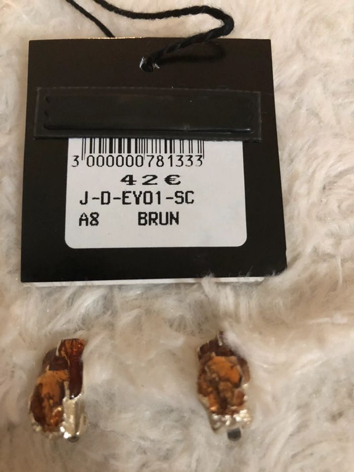 Boucles d’oreilles de créateur coloris brun « biche de bere » à clips NEUVES - photo numéro 3