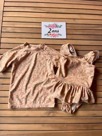 Ensemble maillot de bain et teeshirt de bain