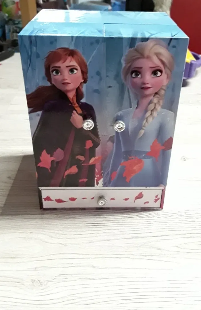Boîte à bijoux la Reine des Neiges Elsa et Anna - photo numéro 2