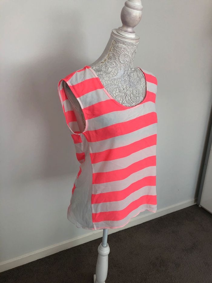 T-shirt en parfait état taille S/M - photo numéro 2