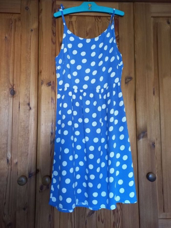 Robe bleue à pois blancs Kiabi