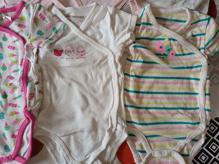 Lot 8 bodies manches courtes qui s'ouvrent devant Taille 3 mois 👧 - photo numéro 3