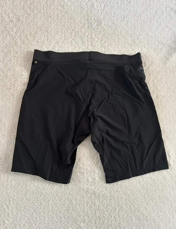 Short IXS - photo numéro 2