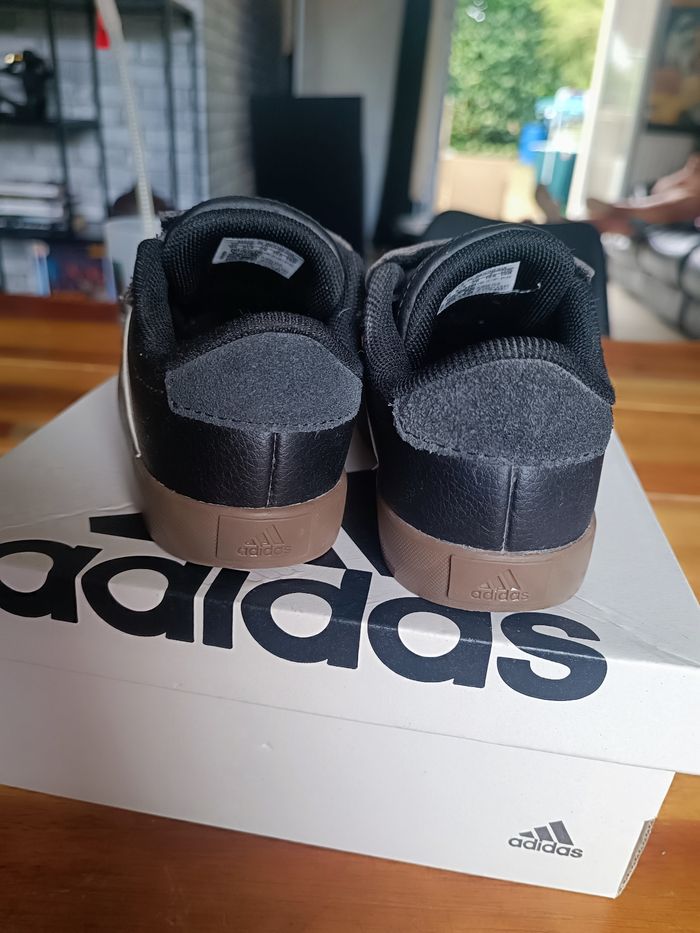 Basket adidas - photo numéro 3
