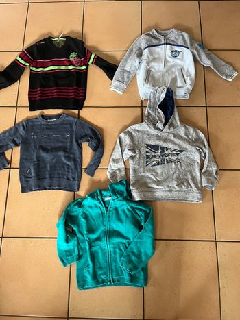 Lot de 5 pulls / gilets  garçon 5 ans