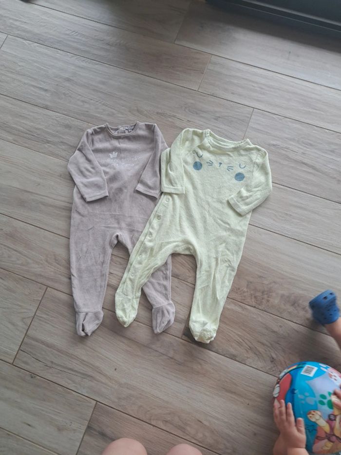 Lot 2 pyjamas 12 mois
