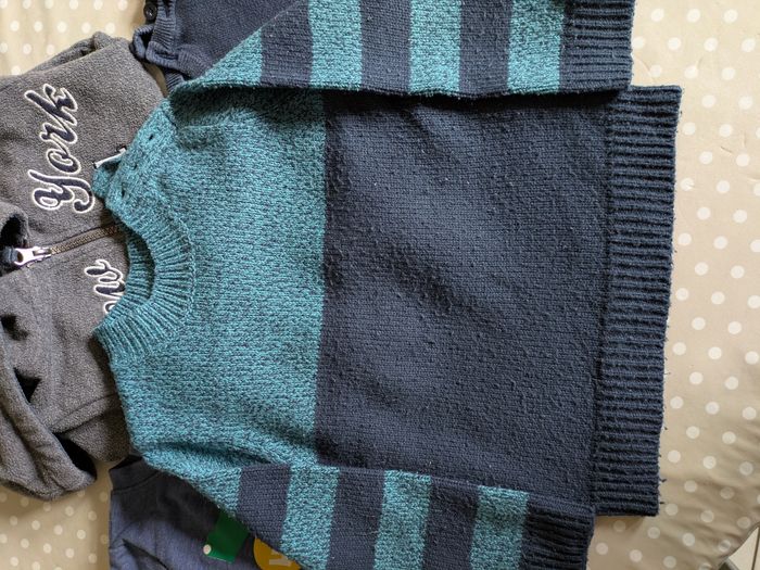 Lot de 5 pulls sweats 2 ans garçon - photo numéro 3