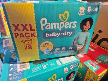 Couches pampers taille 8, 78 couches. 