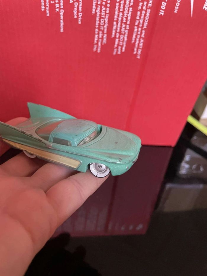 Voiture Cars Flo Yeux Lenticulaire Disney Pixar Mattel - photo numéro 6
