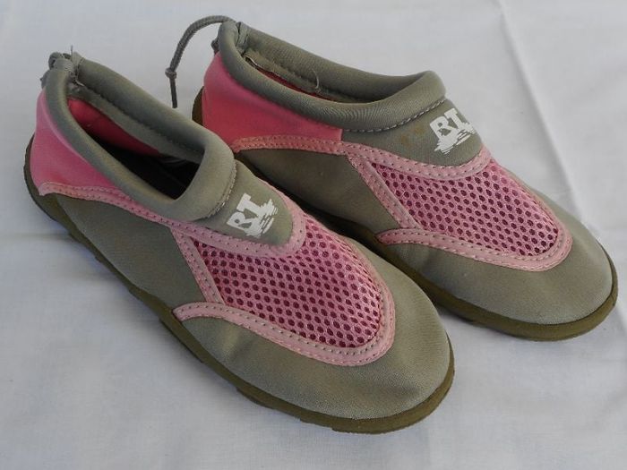 Chaussures aquatiques gris et rose - P.32/33