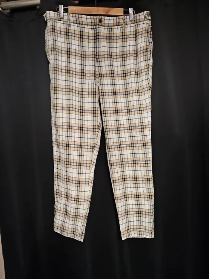 Chino à carreaux beige