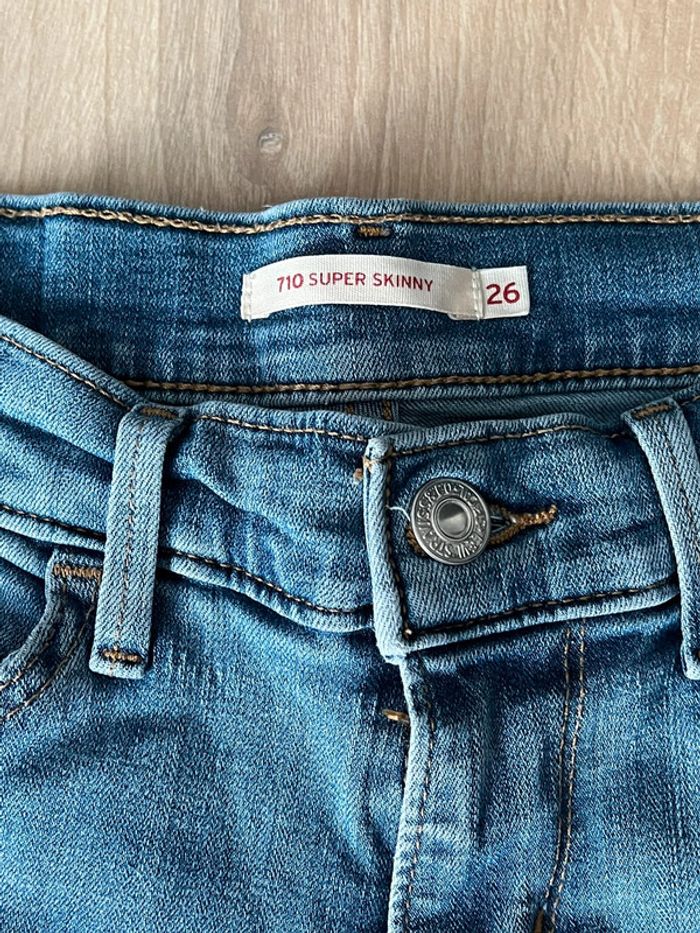 Jeans Levis 710 taille 26 longueur 30 - photo numéro 2