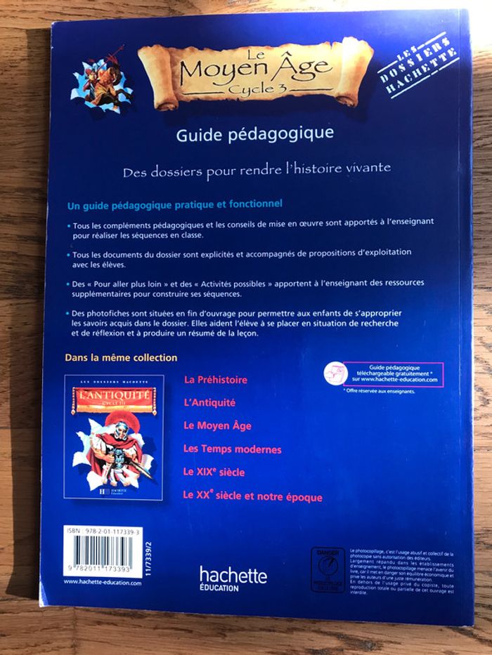 Les Dossiers Hachette Histoire Cycle 3 - Le Moyen-Âge - Guide pédagogique + Photofiches - photo numéro 2
