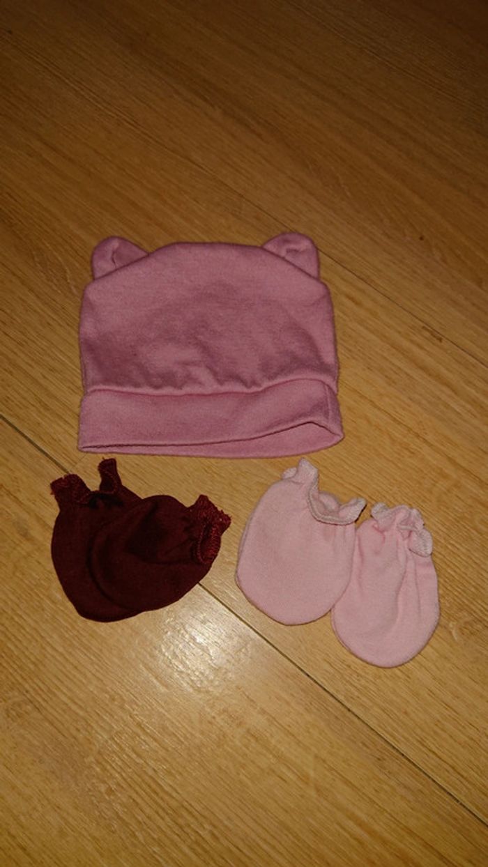 Bonnet rose et 2 paires de moufles bébé