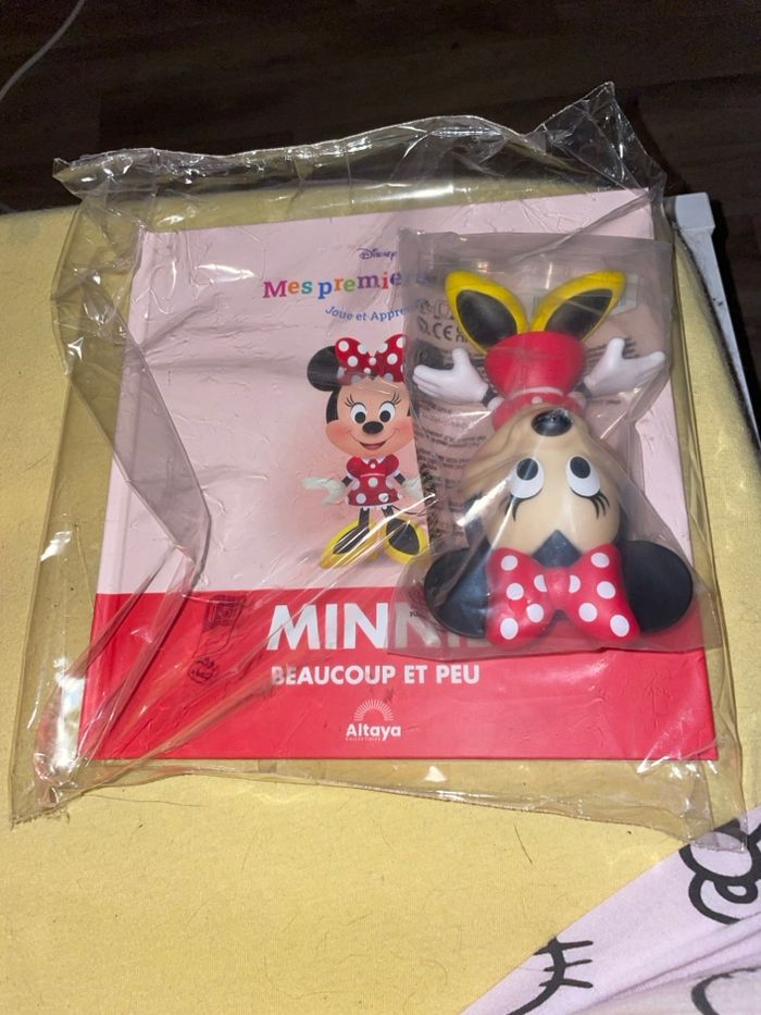 Livre et figurine Minnie