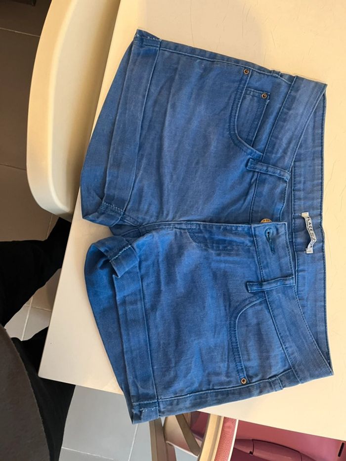 Short bleu - photo numéro 3