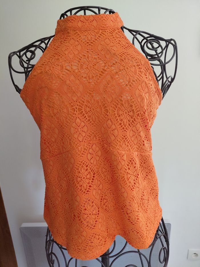 Top Dos nu motifs dentelle doublé orange