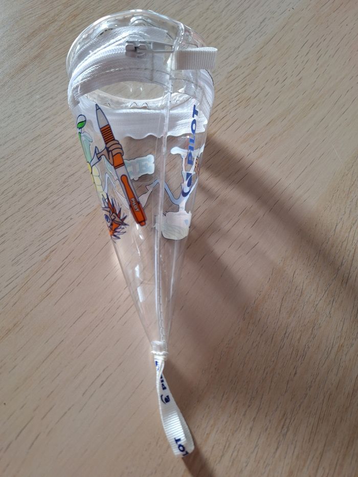 Pilot trousse porte monnaie neuve 16x7,5cm en forme de cône pour ranger de la monnaie, des clés ou objets précieux. - photo numéro 3