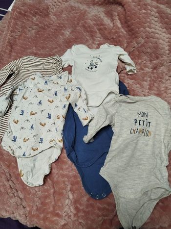 Lot bodies 3 mois