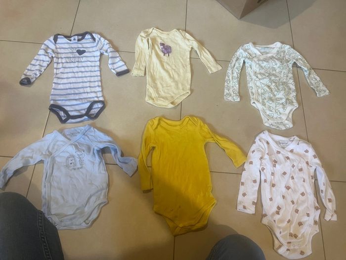 Lot de 6 bodies manche longue taille 6 mois (68 cm) prix à l’unité