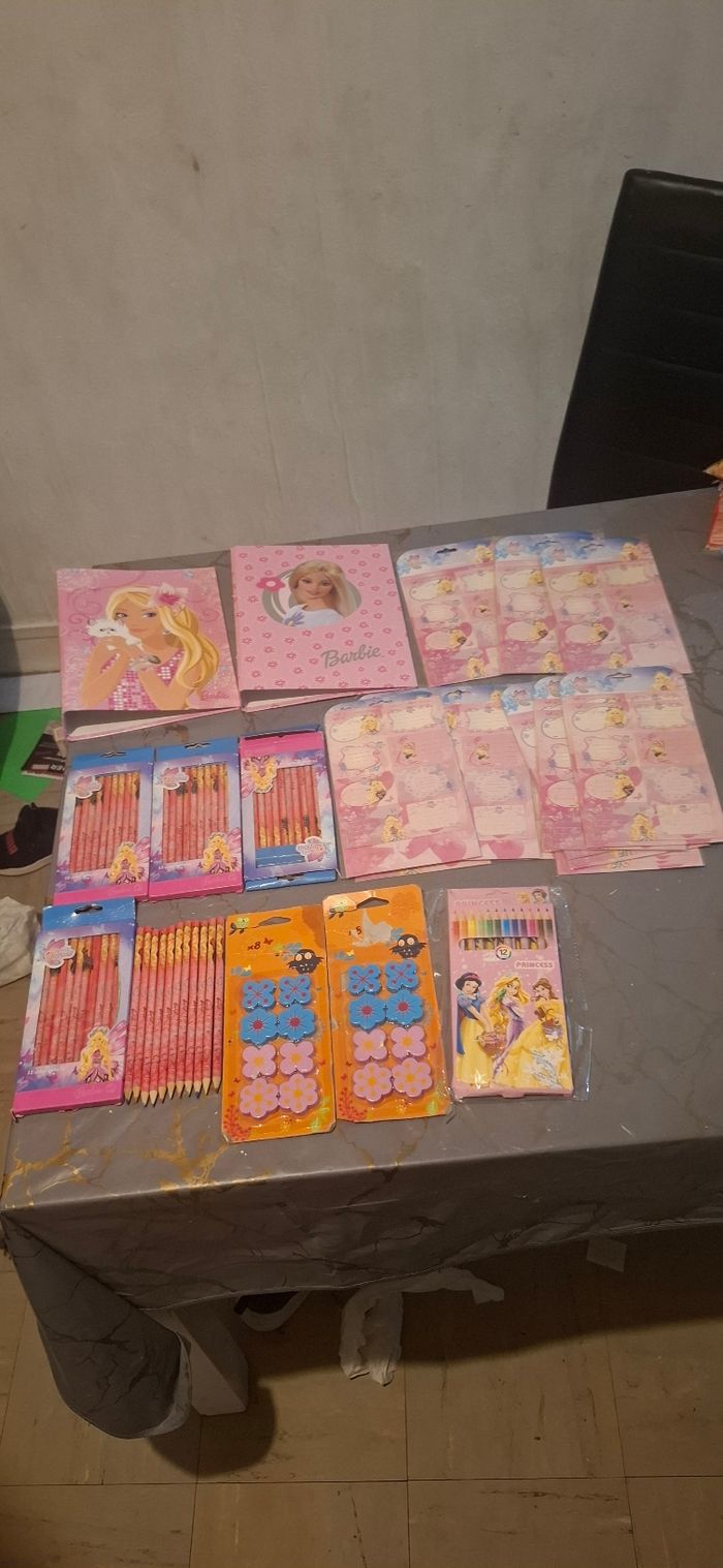Lots fournitures barbie - photo numéro 4