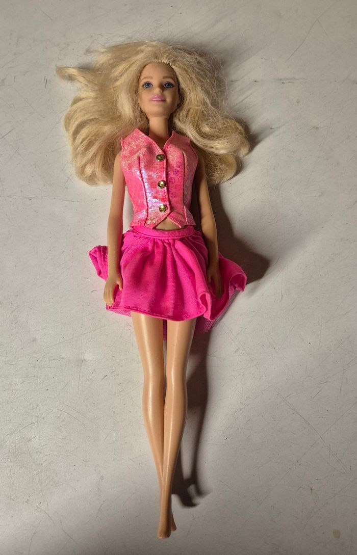 Poupée barbie vintage mattel 2010