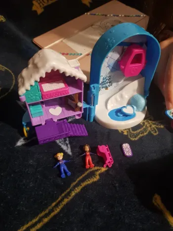 Polly pocket