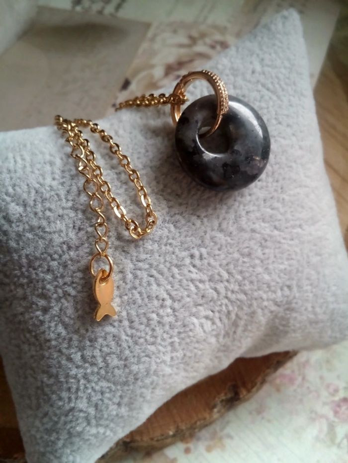 Collier avec pendentif en labradorite - photo numéro 3