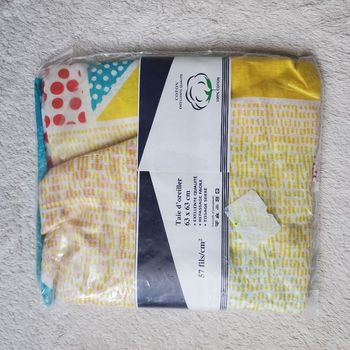 1 taie d'oreiller en 63 X 63 cm, 100% coton