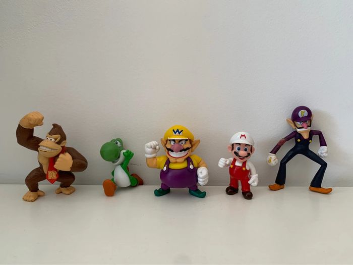 Lot de 5 figurines Mario