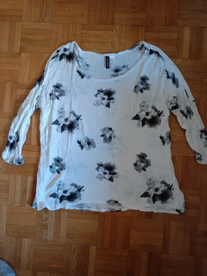 Pull léger fleurs noires T.M