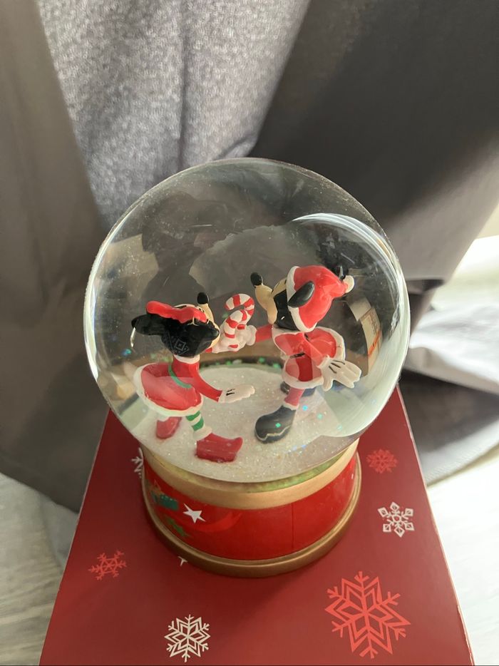Boule à neige Noël 2020 Disney store - photo numéro 3