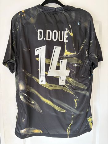 Maillot foot PSG Fourth Doué Taille L Très bon état 