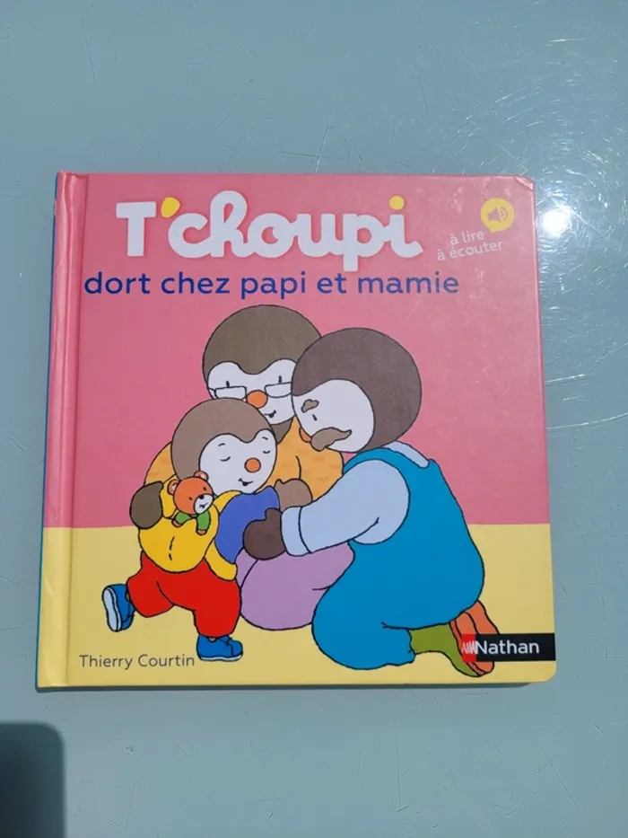 Livre T'choupi : à lire et à écouter, tome 48 🧓 T'choupi dort chez papi et mamie 👵 82 - photo numéro 2
