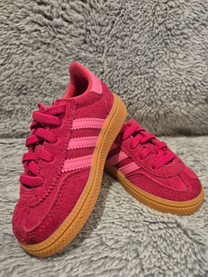 Adidas Spezial T22