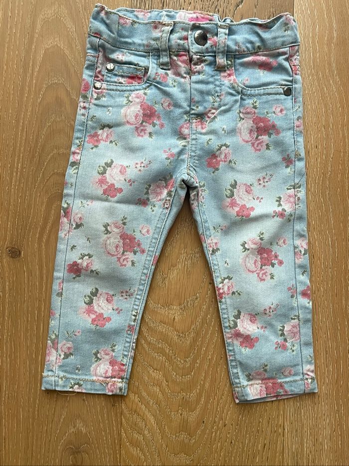 Young Dimension jeans bleu fleuri 12 mois