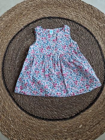 Jolie robe fleuris taille 9 mois