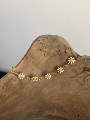 Joli bracelets doré avec pâquerettes 