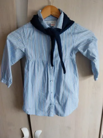 Très jolie robe Zara avec foulard en laine 4 ans