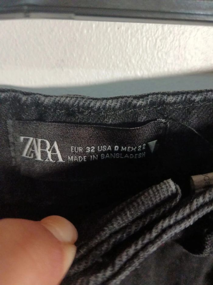 C10 short noir Zara 32 - photo numéro 3