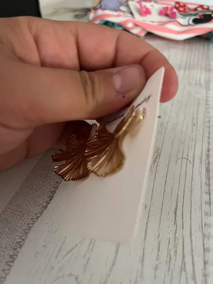 Boucles d’oreilles dorées éventail – Élégantes et tendance - photo numéro 4
