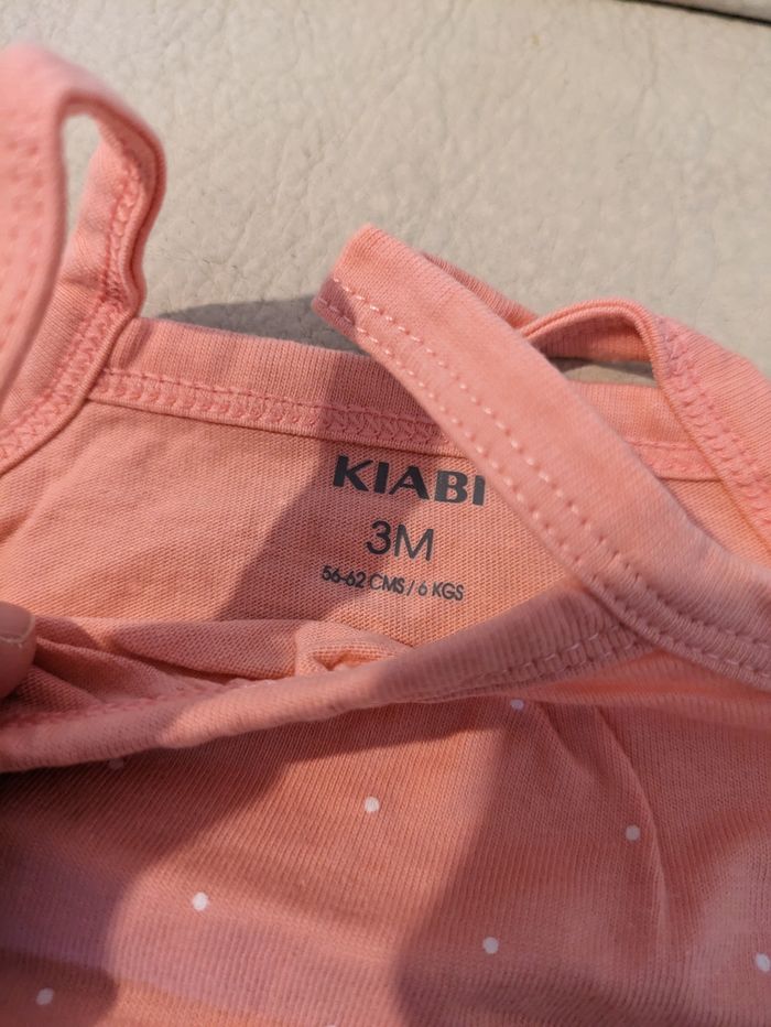 Lot 3 bodies sans manches - photo numéro 2