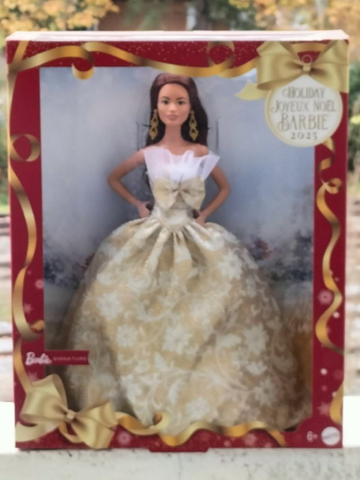 Poupée barbie châtain joyeux Noël 2025